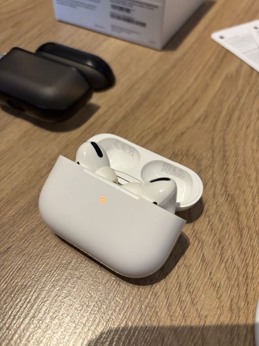 Apple Airpods Pro (gen. 1) + Husă protecție