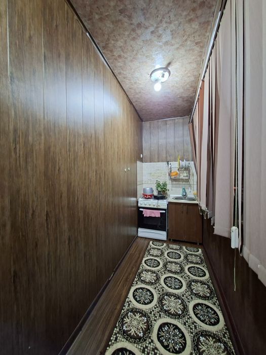 4- мавзе  2- каватда  1 хона  2 хона килинган уй сотилади.