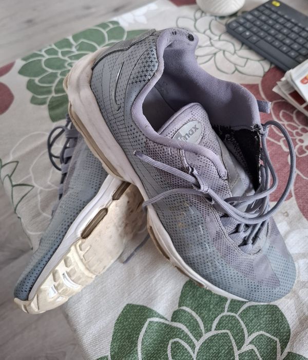 Vand adidasi Nike Airmax