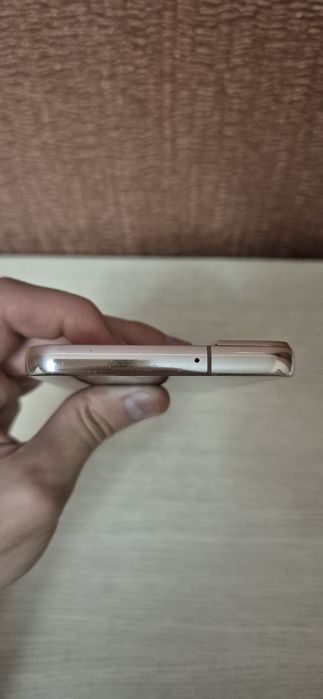 Продам Samsung s22