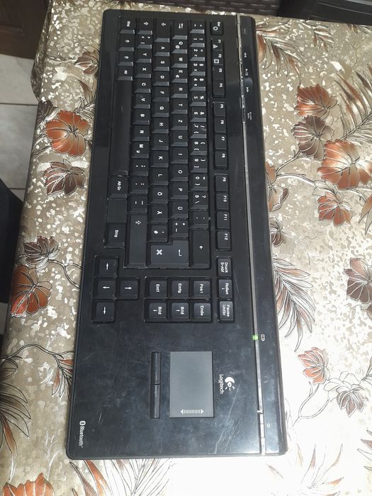 Tastatura logitec cu bluetooth