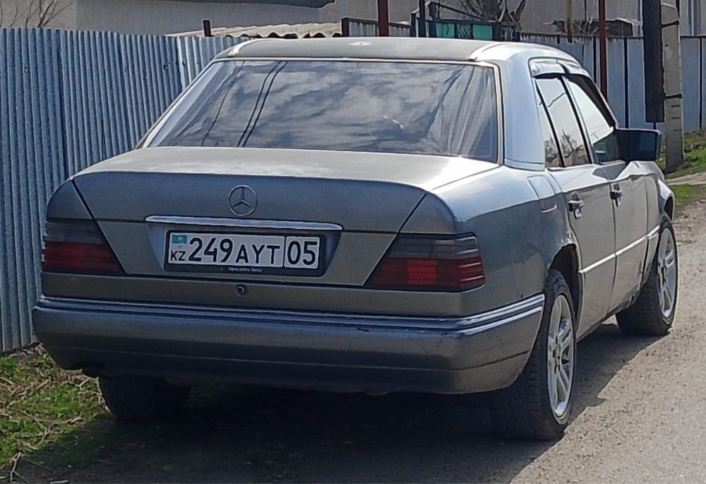 Мерседес w124 е260 на ходу