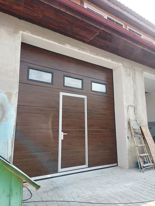 Usa de garaj/ usi secționale/ porți industriale/ usa tip rulou/ usi