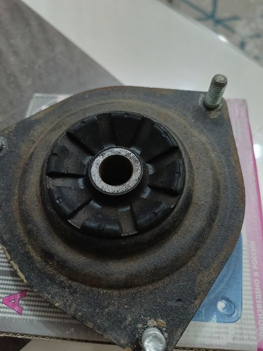 Опоры передних амортизаторов приоры