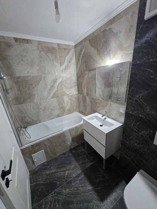 APARTAMENT 4 CAMERE DE INCHIRIAT se propune un apartament 100 mp arie utila, 4 camere 2 bai si terasa de 70 mp, in complexu Poitiers Towers.