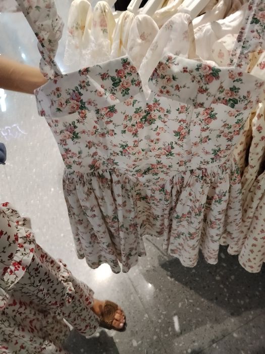 Продам платье красивое