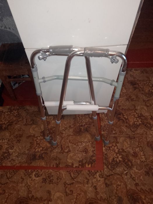 Продам ходунки новые