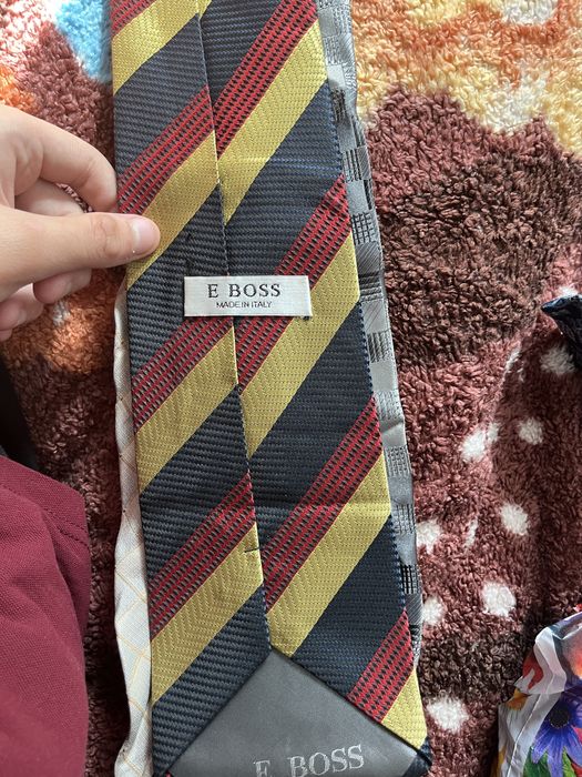 Продам галстуки брендовые целый пакет