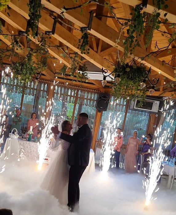 Fum greu, artificii, dansul mirilor, nunta - Firma autorizata