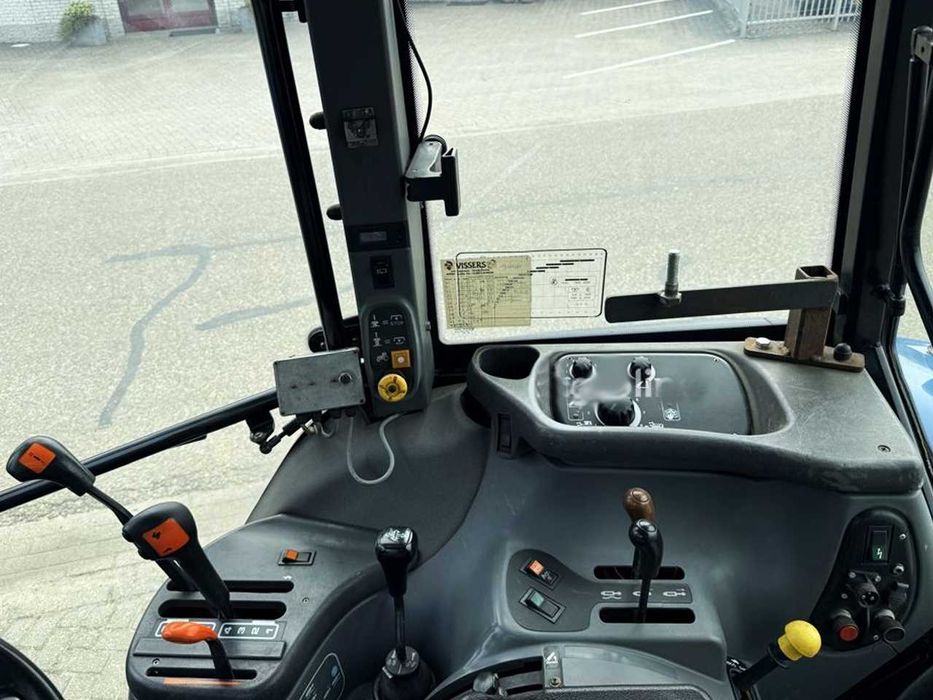 Трактор колесный New Holland TS90 4WD