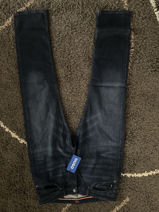 Vând Blugi Hugo Boss