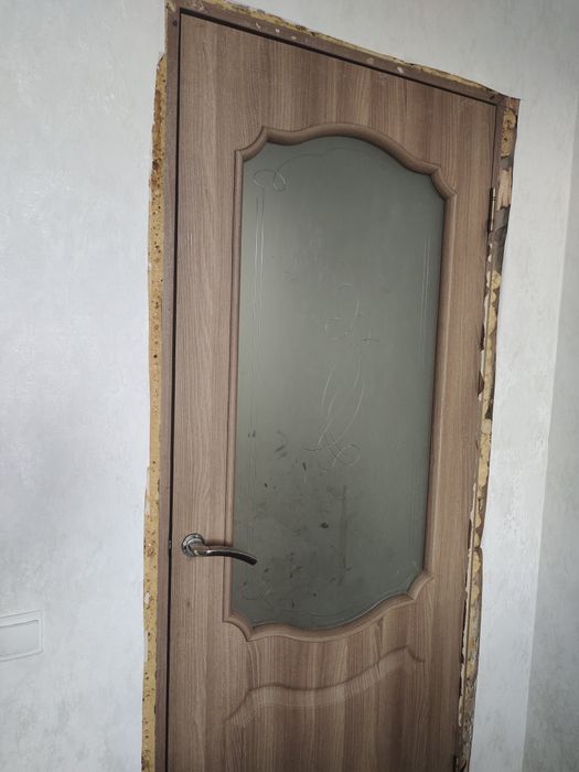 Есік б/у. Двери б/у