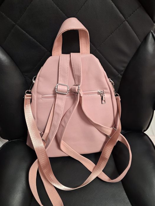 Нова дамска чанта - раница