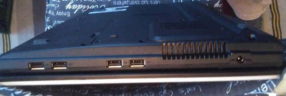 Лаптоп Fujitsu Siemens Amilo Li 2735  15,4-инча