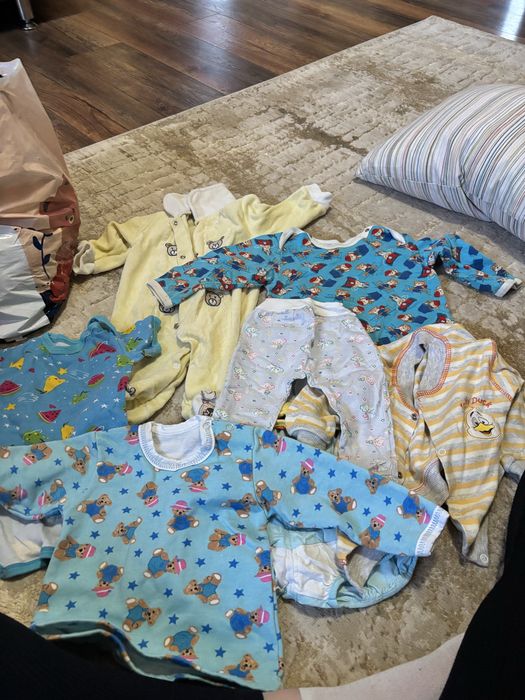 Отдам бесплатно 2 пакета вещей