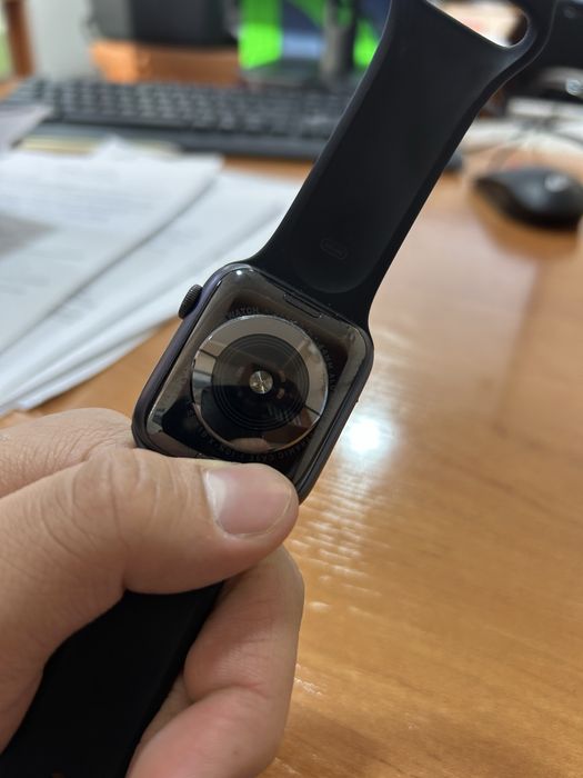 продам часы Apple Watch 5, 44mm