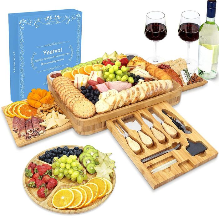 Set servire aperitive (charcuterie) din bambus cu cutite accesorii si tava rotunda cadou premium