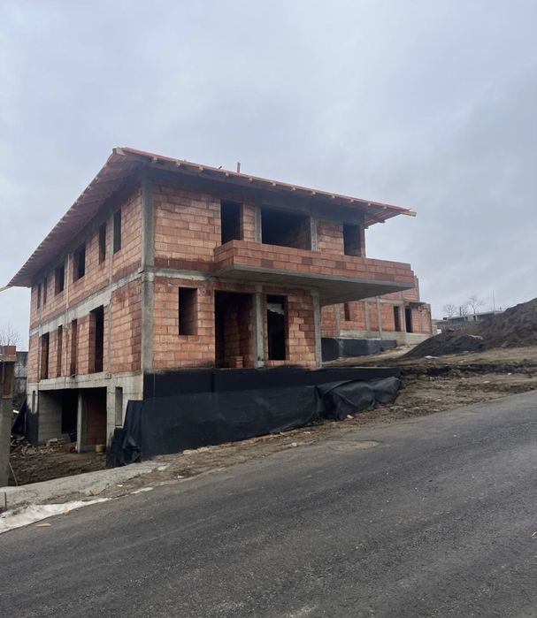 Casa tip duplex in Dambu Rotund D+P+E