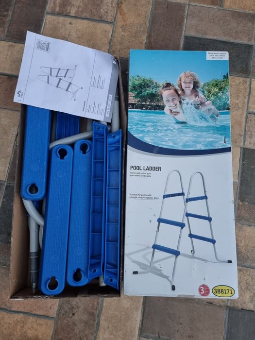 Scara piscina 120/120/64 nouă