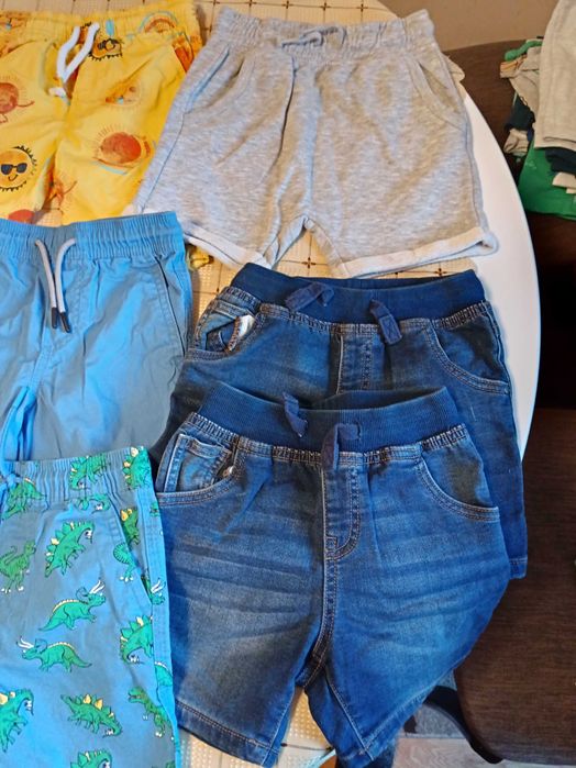 Детски къси панталонки и тениски 4-5 г.