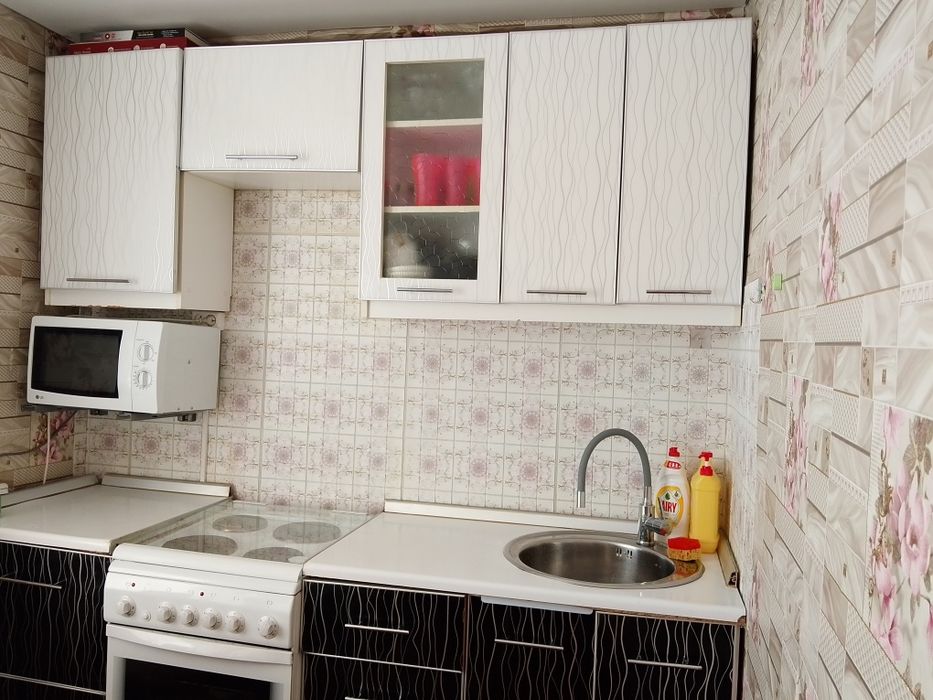 Продам кухонный гарнитур на ножках