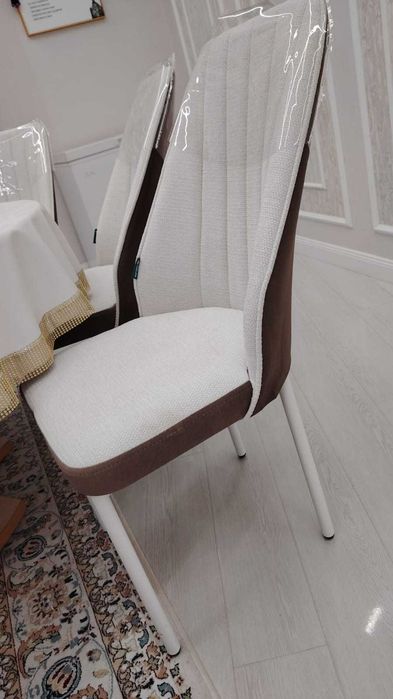 Стол с стульями 8штук.