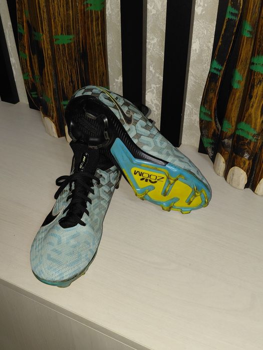 Футбольные бутсы, шиповки