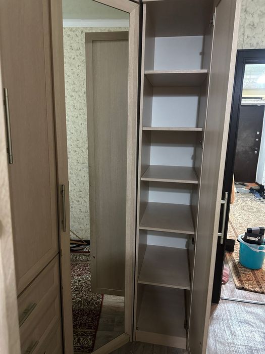 шкаф угловой с зеркалом продается