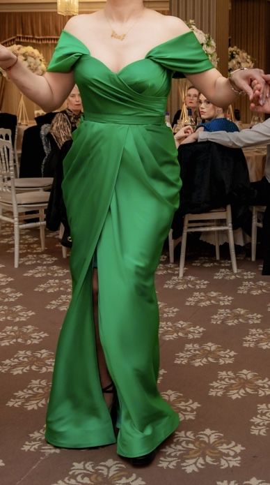 Rochie verde intro stare foarte buna .