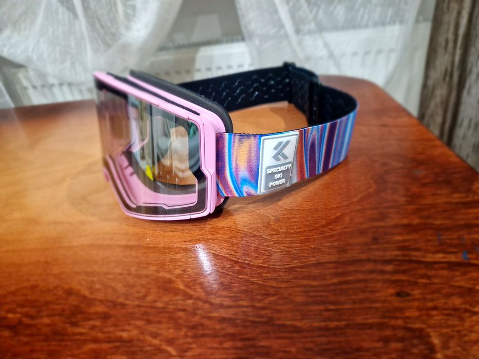 Продам горнолыжные маски.