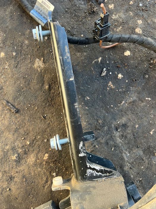 Теглич оригинален за Audi A4 b9 Ауди А4 б9 8w0800491 електрически