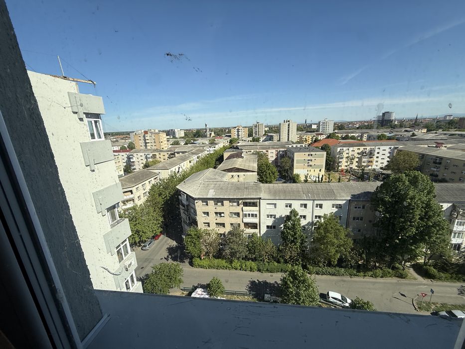 Ofer spre vanzare Apartament 4 Camere decomandat Str. Careiului