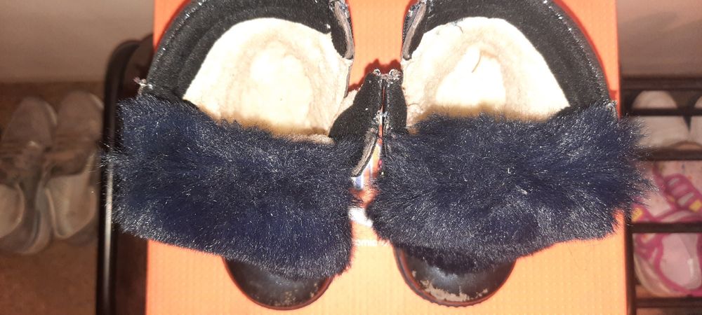 Ботинки на девочку 3-4 годика  осень-весна