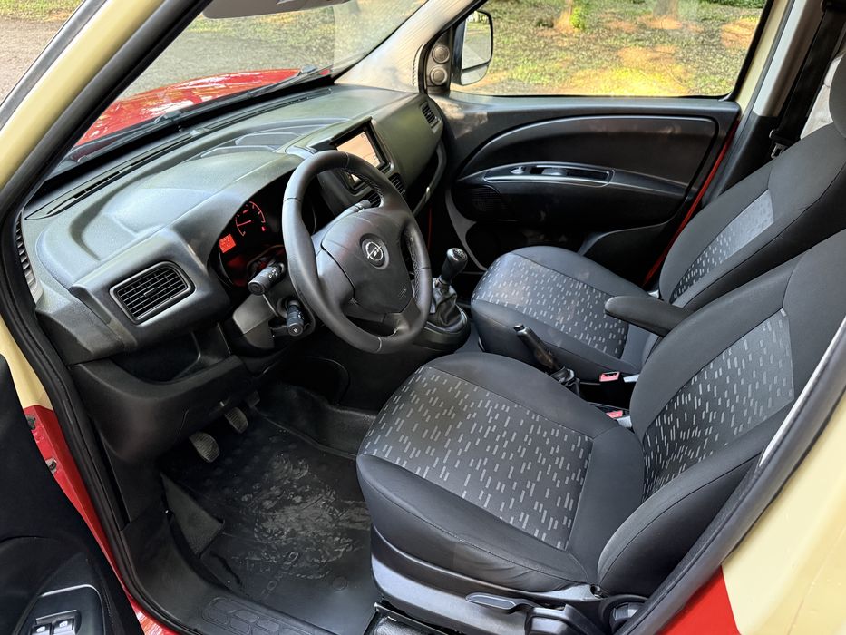 Opel Combo 1.3 Disel Caddy 2019 Clima Navi CarPlay senzori de parcare carlig remorcare Euro 6 130.000 km