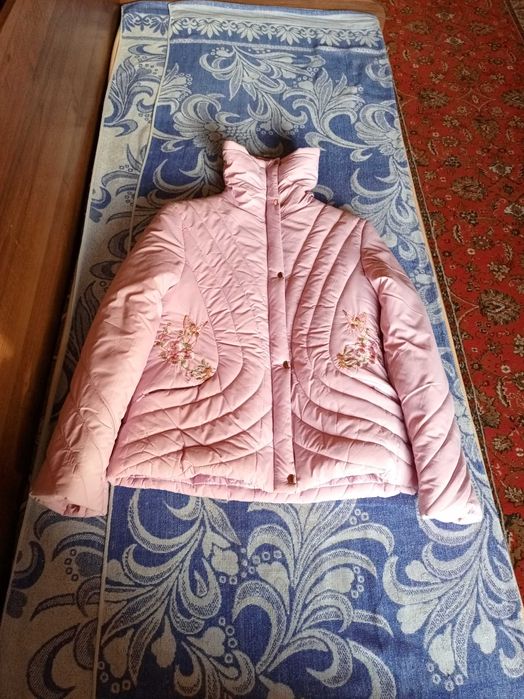 Продам женскую куртку