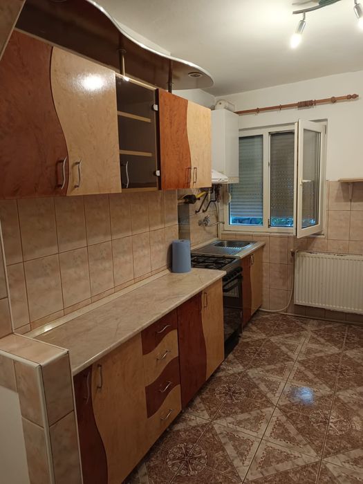Inchiriez apartament 2 camere la parter zona garii marghita