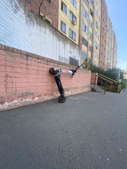 Продам электро самокат куго м4