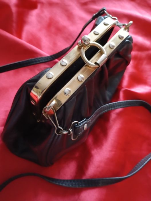 Poșetă neagra croșetată retro