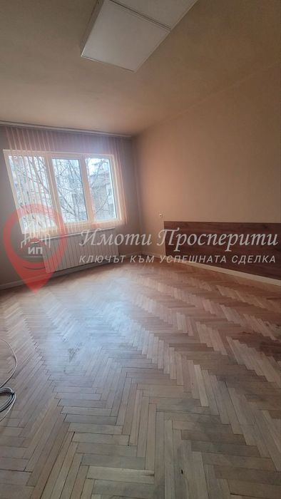 Офис в София-Център площ 85 цена 700