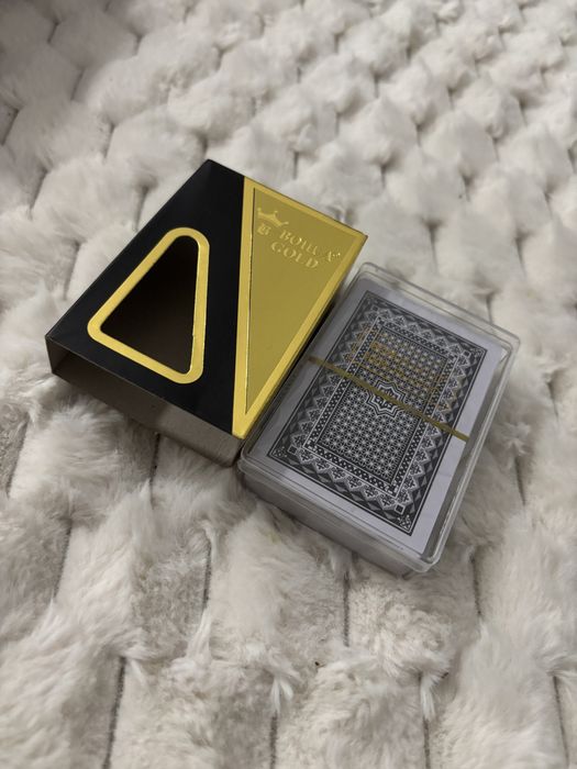 Doua pachete de carti  Bobua gold 100% plastic