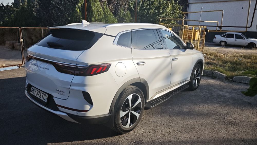 Byd song plus, poziciya 2, rangi oq, toza,