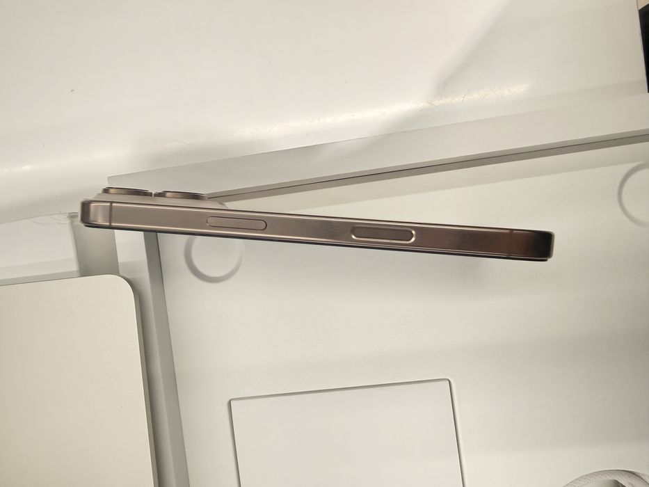 iPhone 16 Pro 256GB Desert + MacBook Air 15 M4 + Apple Watch Series 7