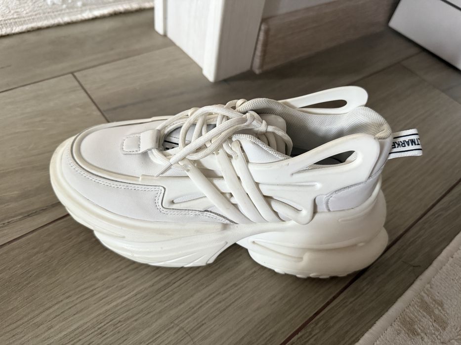 Кроссовки модные