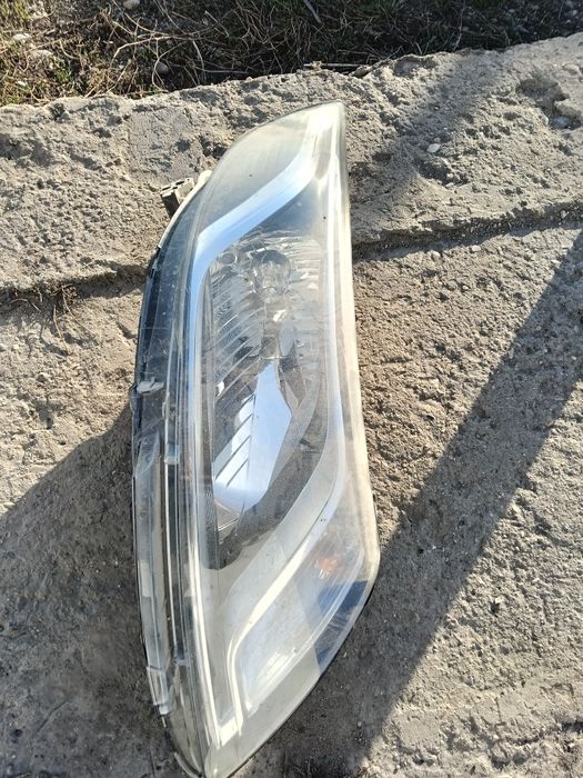 Продам фару на Kia Rio