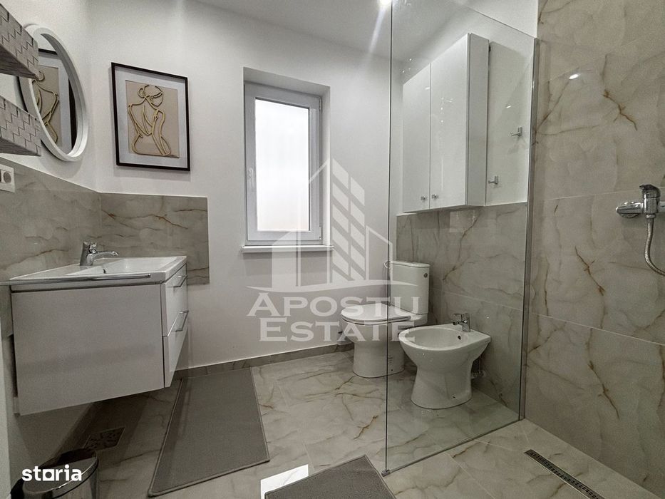 Apartament cu 3 camere,loc de parcare, prima inchiriere, Dumbravita
