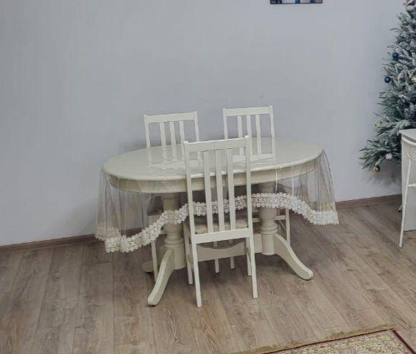 Раздвижной стол со стульями