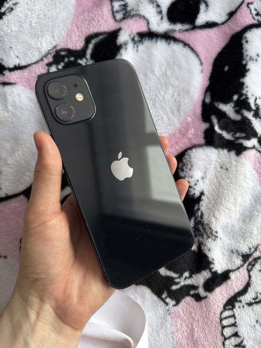 Продам Iphone 12