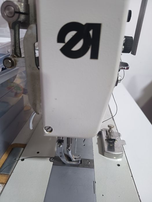 Vând mașina cusut triplu transport