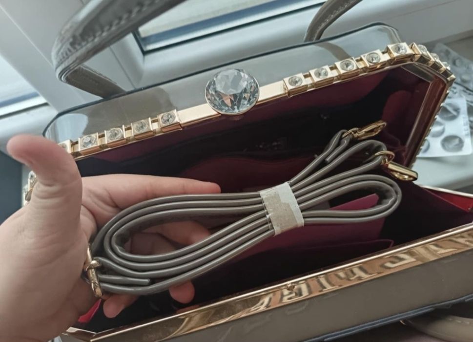 Vand/schimb geanta prada