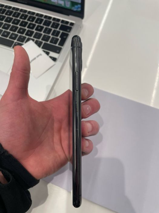 Отличен Apple iPhone 11 Pro Max 512GB